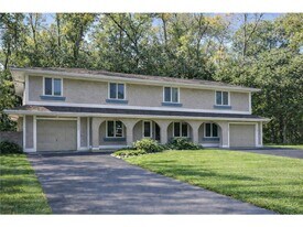 5420-5422 Mallard Ln in Excelsior, MN - Building Photo