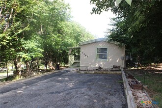 1297 Hidden Fawn in Canyon Lake, TX - Building Photo - Building Photo