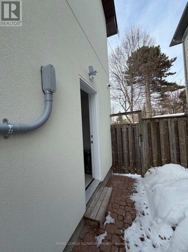 20 Goswell Rd in Toronto, ON - Building Photo - Building Photo