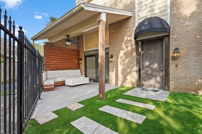 property at 1111 Potomac Dr