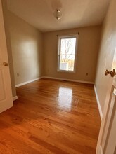 8B Gates Rd in Worcester, MA - Building Photo - Building Photo