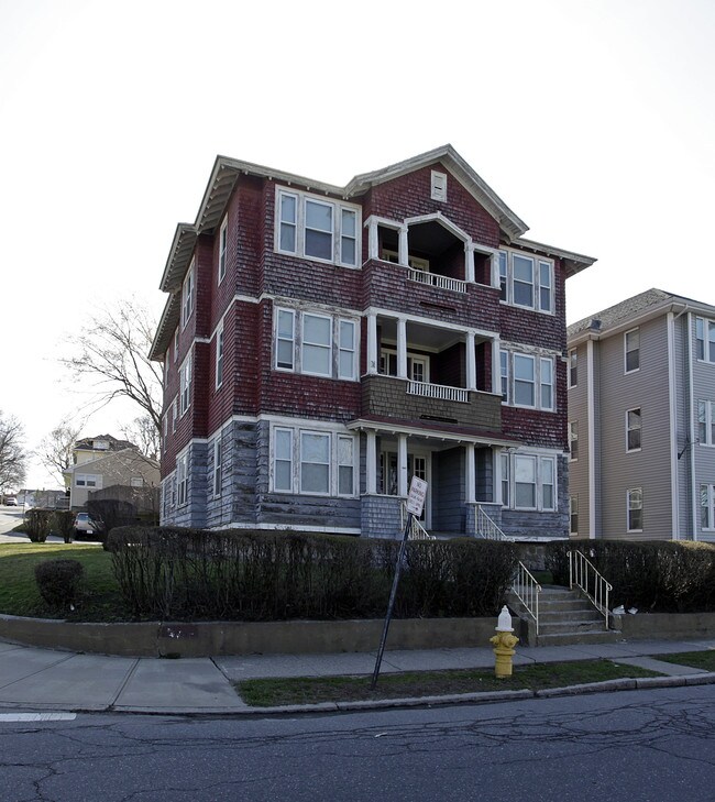 141 Providence St in Worcester, MA - Foto de edificio - Building Photo