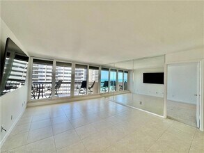 4001 Gulf Shore Blvd N, Unit 902 in Naples, FL - Building Photo - Building Photo