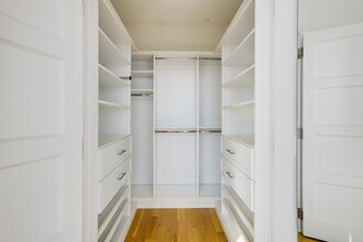 9 Somerset Ln in Edgewater, NJ - Building Photo - Building Photo