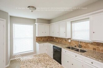 1706 Surrey Ct in Garland, TX - Foto de edificio - Building Photo