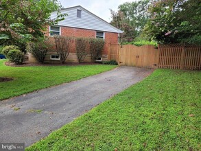 11802 Ashley Dr in Rockville, MD - Building Photo - Building Photo