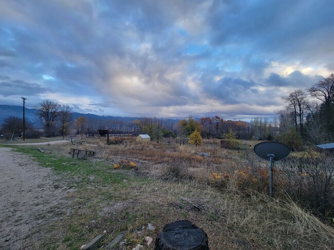 412692 State Rte 20 in Cusick, WA - Building Photo - Building Photo