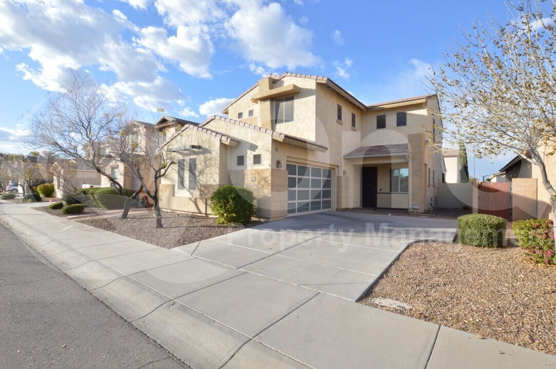 1522 E Hummingbird Way in Gilbert, AZ - Foto de edificio
