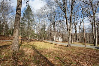 180 Peaceable Ridge Rd in Ridgefield, CT - Building Photo - Building Photo