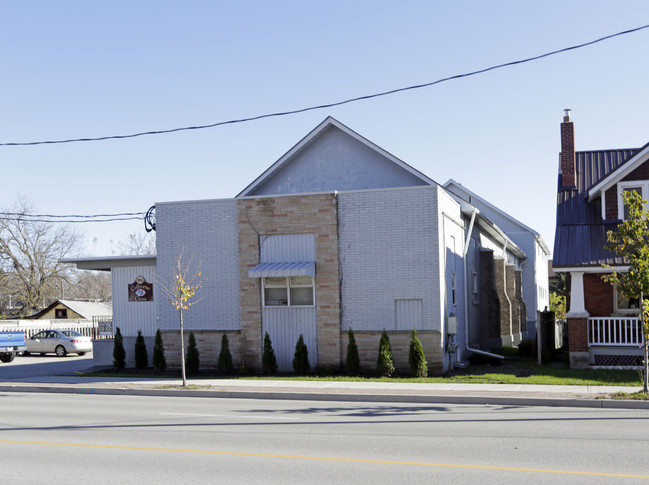 Colborne Cross Apartments in Orillia, ON - Building Photo - Building Photo