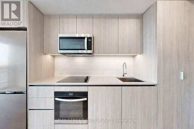 5858 Yonge St in Toronto, ON - Building Photo - Building Photo