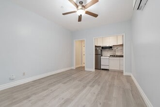 143 Avenida Caballeros in San Clemente, CA - Building Photo - Building Photo