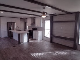 39784 S Thibodeaux Rd in Ponchatoula, LA - Building Photo