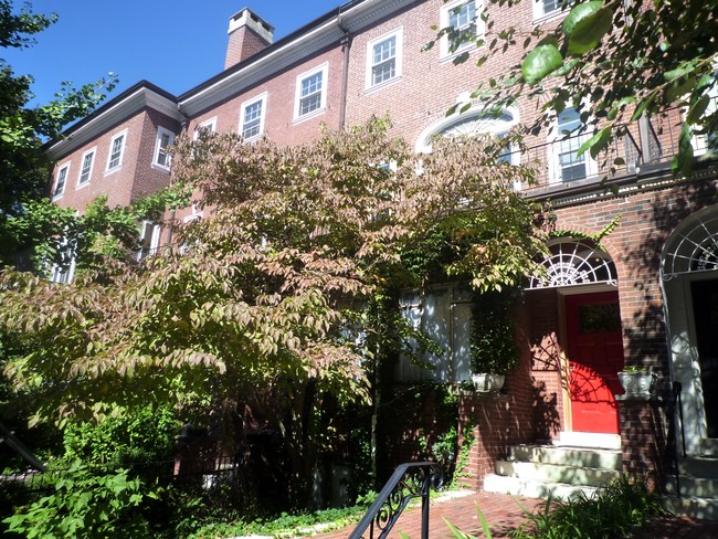 39 Garrison Rd in Brookline, MA - Foto de edificio - Building Photo