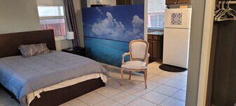 129 SE 2nd Ter, Unit 1 in Hallandale Beach, FL - Building Photo