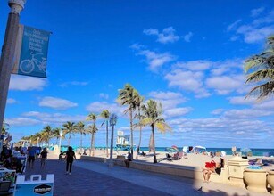 905 Natures Cove Rd in Dania Beach, FL - Building Photo - Building Photo