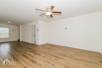 328 Sunnymeade Ln in Jarrell, TX - Building Photo - Building Photo