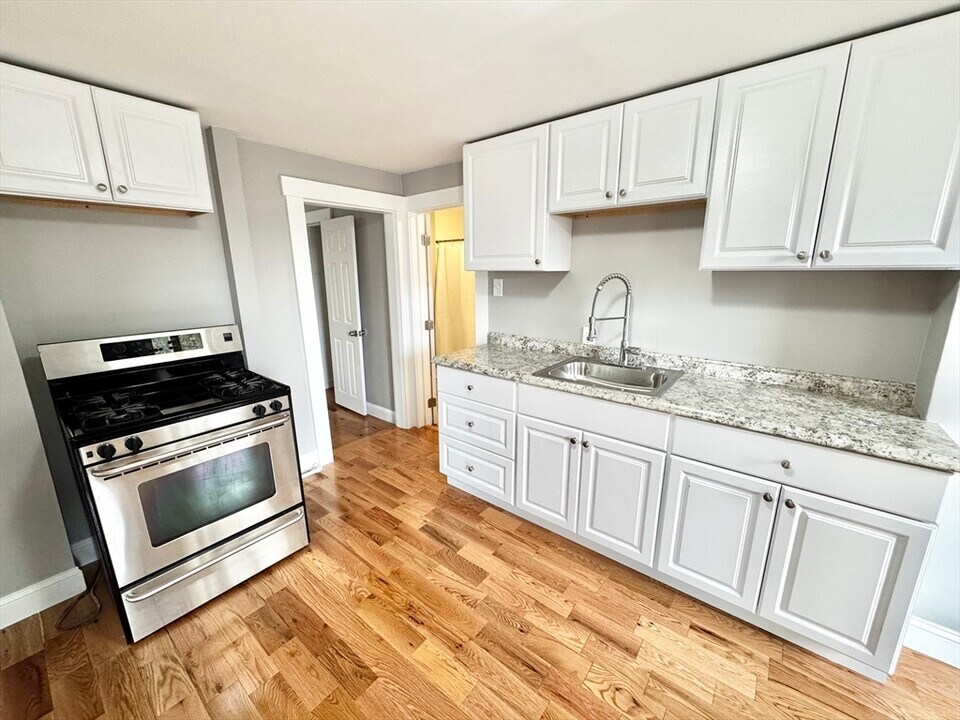 25 Federal St-Unit -2 in Fitchburg, MA - Building Photo