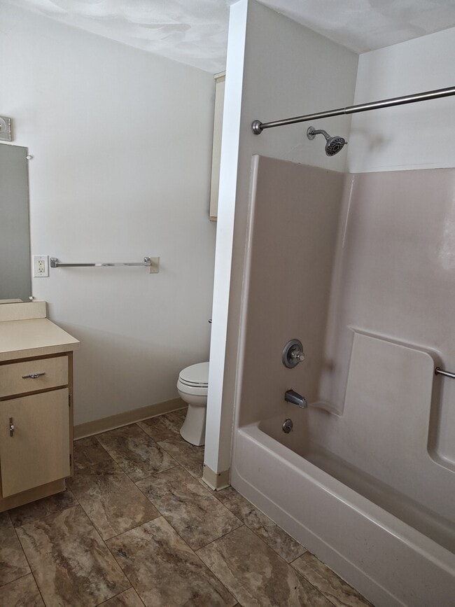 621 N Rogers Ave, Unit Apartment in Endicott, NY - Building Photo - Building Photo