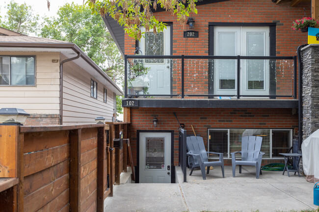 1929 25 St SW in Calgary, AB - Building Photo - Building Photo