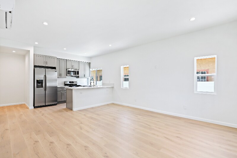 5234 W 20th St in Los Angeles, CA - Building Photo
