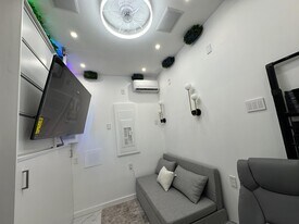 196 Danforth Ave, Unit Tiny Home in Jersey City, NJ - Building Photo