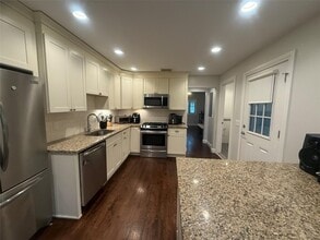 31 Nutgrove St in White Plains, NY - Building Photo - Building Photo