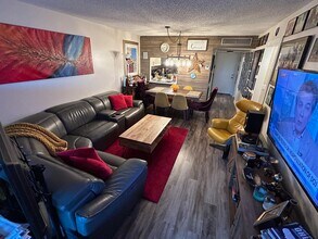 9410 Tangerine Pl-Unit -403 in Davie, FL - Foto de edificio - Building Photo