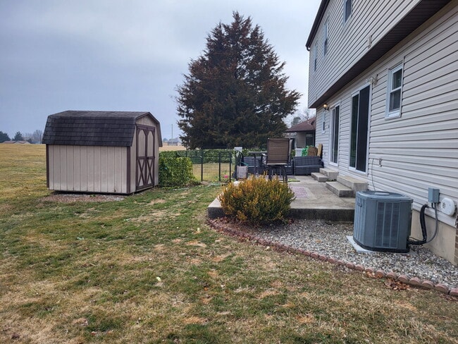 610 Cricket Ln in Mcsherrystown, PA - Foto de edificio - Building Photo