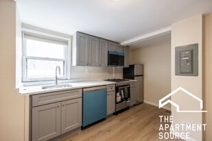 1501 W Fullerton Ave, Unit 1R in Chicago, IL - Building Photo