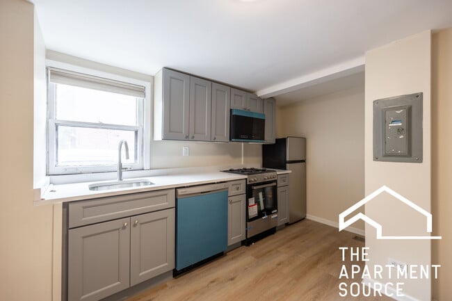 property at 1501 W Fullerton Ave