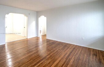 7711 Dickens Ave in Miami Beach, FL - Building Photo - Building Photo