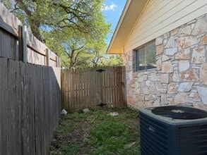 9405 Newberry Dr in Austin, TX - Building Photo - Building Photo