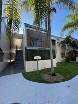 7921 SW 104th St in Miami, FL - Building Photo