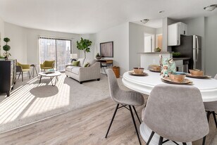 East Pointe Commons in Milwaukee, WI - Building Photo