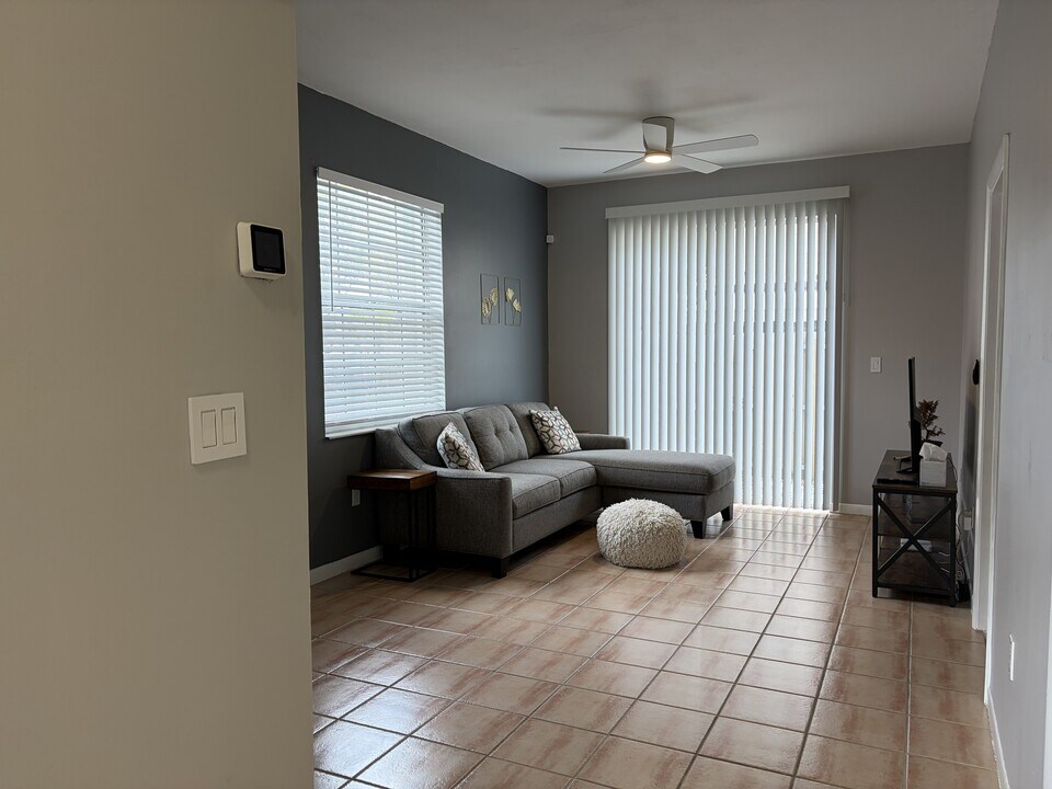 14601 SW 122nd Pl, Unit 14601 in Miami, FL - Building Photo