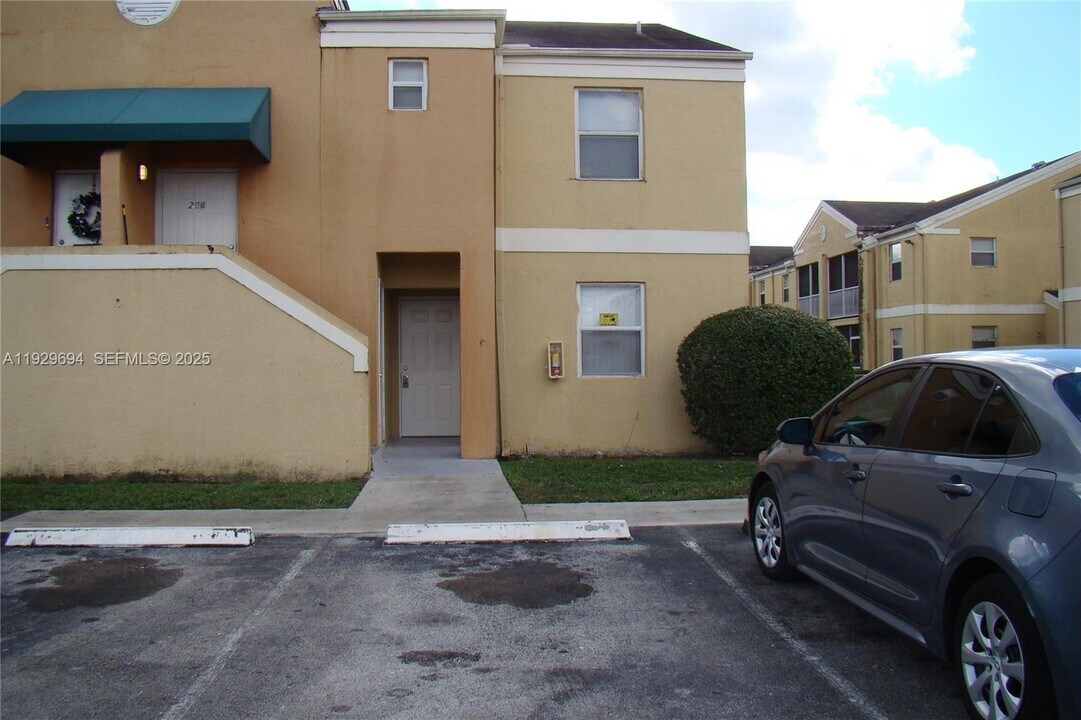 2451 NW 56th Ave in Lauderhill, FL - Building Photo