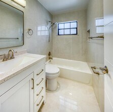 241 NE 40th Ct, Unit 241 in Oakland Park, FL - Building Photo - Building Photo