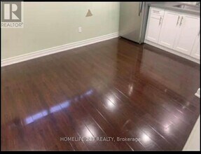 954 Midland Ave in Toronto, ON - Building Photo - Building Photo