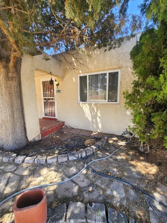917 Girard Blvd SE in Albuquerque, NM - Foto de edificio