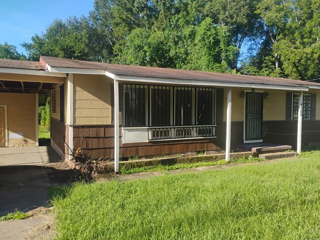 property at 1105 W McDowell Rd