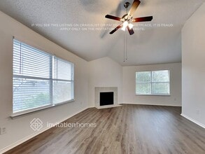 2107 Camelot Dr in Lewisville, TX - Foto de edificio - Building Photo
