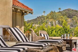 2022 Whitley Ave in Los Angeles, CA - Building Photo - Building Photo