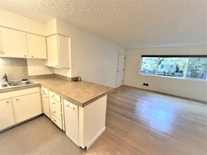 1427 NE Hancock St, Unit 4 in Portland, OR - Foto de edificio - Building Photo