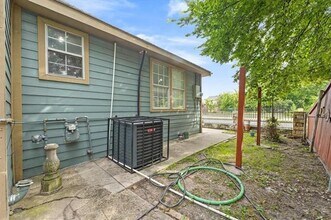 709 S Munger Blvd in Dallas, TX - Building Photo - Building Photo