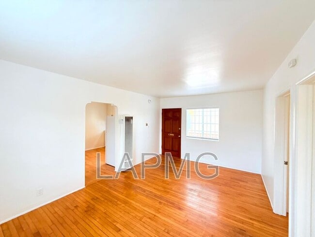 637 Rose Ave in Los Angeles, CA - Building Photo - Building Photo