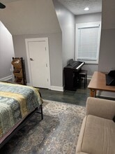 727 Holt Rd, Unit 3 - Upstairs West Bedroom in Lebanon, TN - Building Photo - Building Photo