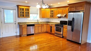 6 Windsor Rd, Unit 2 in Quincy, MA - Foto de edificio - Building Photo