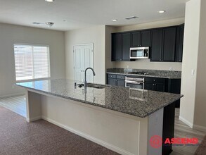 6507 Sunchase Dr in Bakersfield, CA - Building Photo - Building Photo