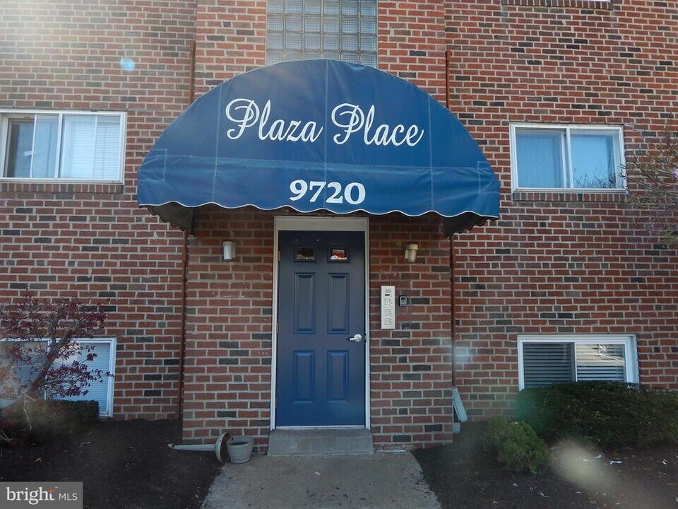 9720 Bustleton Ave in Philadelphia, PA - Building Photo